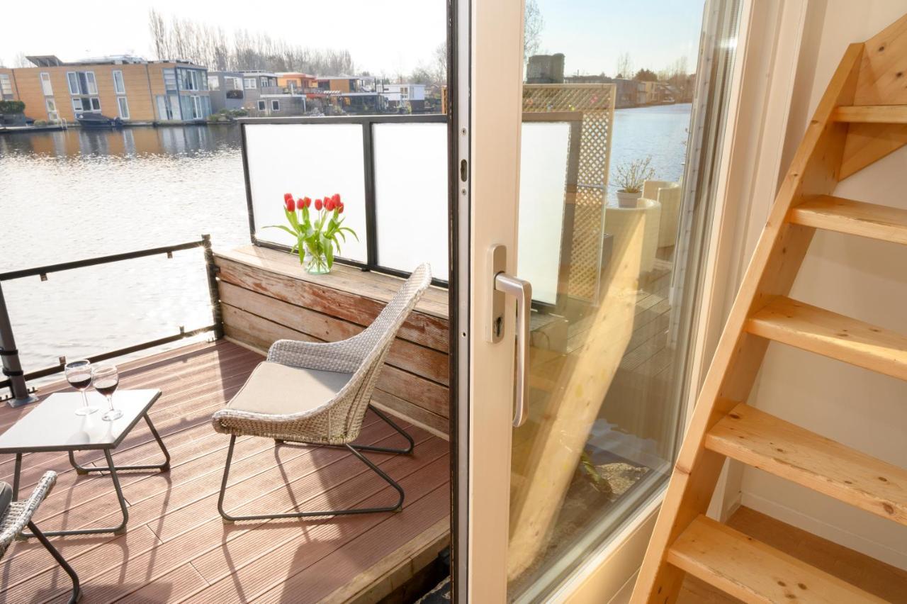 암스테르담 Houseboat Studio With Canalview And Free Bikes B&B 외부 사진